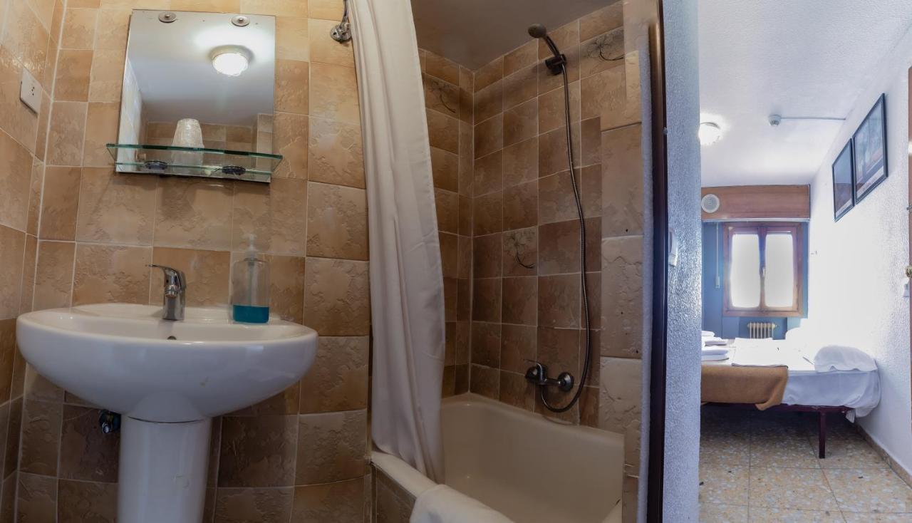 Casa De Huespedes Carabanchel By Vivere Stays มาดริด ภายนอก รูปภาพ