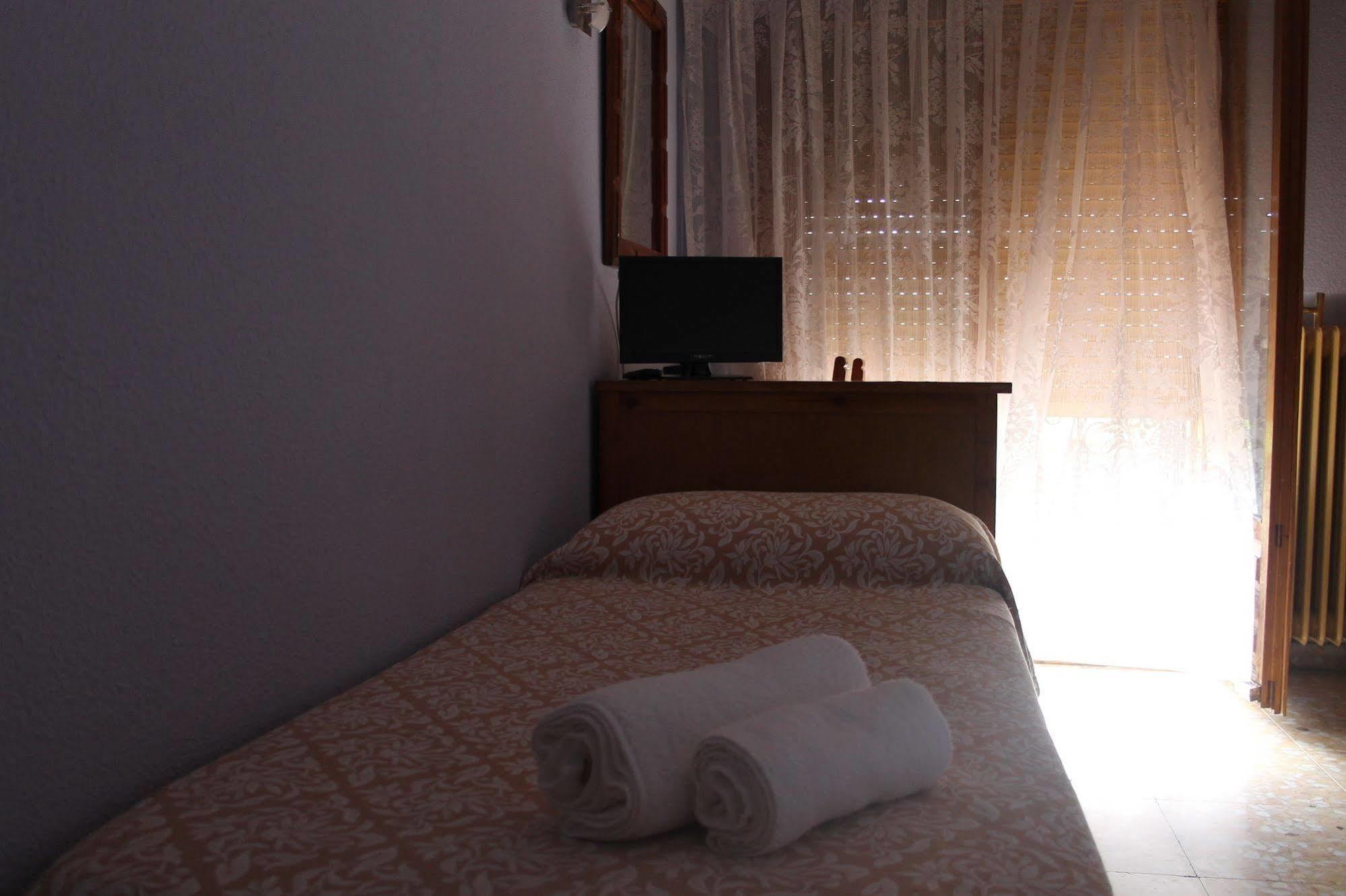 Casa De Huespedes Carabanchel By Vivere Stays มาดริด ภายนอก รูปภาพ